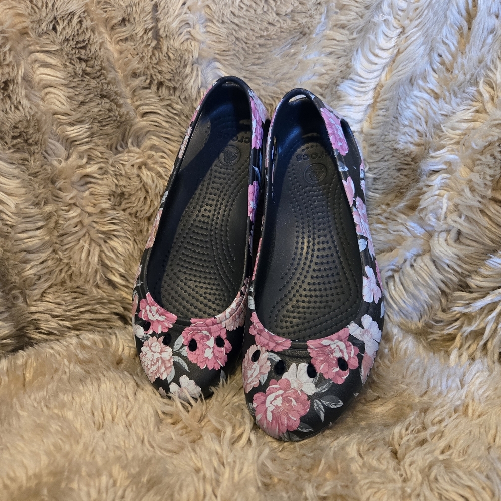 Crocs Women's Size 6 Kadee Floral Black Pink Slip On Ballet Flats Shoes